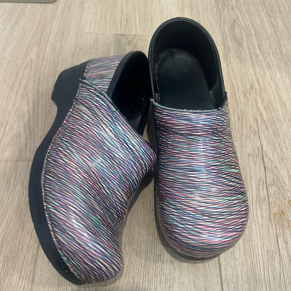 Dansko Metallic Rainbow Stripe Clogs Women's Sz 40 EU 10-10.5 US Shoes Career - Picture 2 of 12